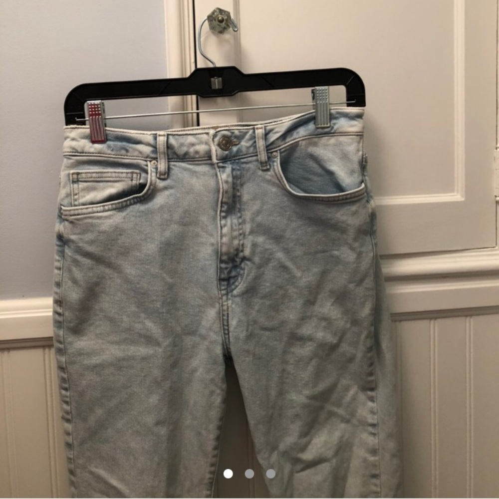 Light wash skinny jeans!
